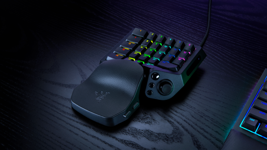 Razer Tartarus V2 Pro thumbstick and adjustable wrist rest